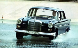 W110 sur la piste d'essais 